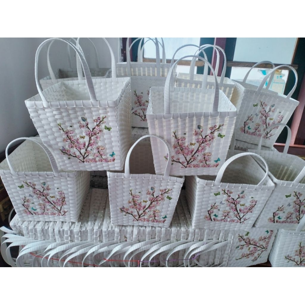

Tas anyaman ukuran Kardus kotak nasi 22x22 cm decoupage