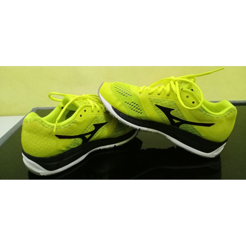Sepatu Badminton dan Volly Mizuno original