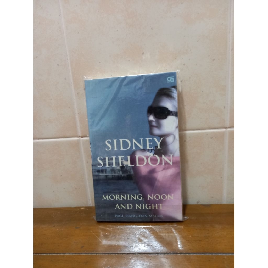 Novel MORNING, NOON AND NIGHT ( Pagi, Siang dan Malam ) Sidney Sheldon Original