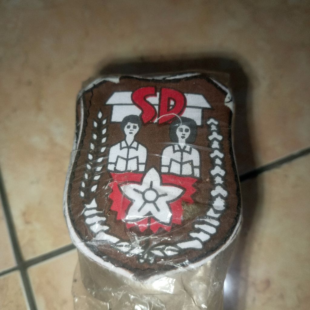 Bed Bet Bedge Seragam Sekolah SD Perlengkapan Sekolah