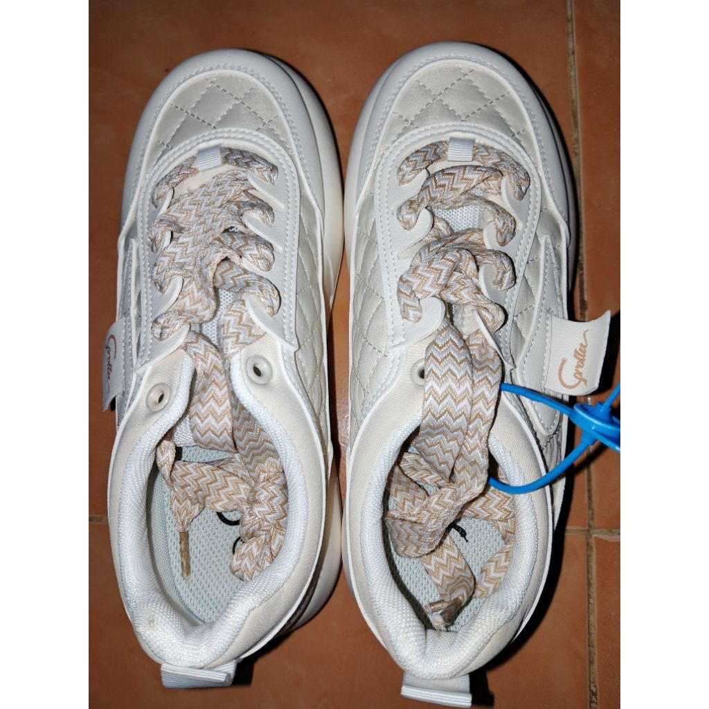 Corolla Lily Sepatu Wanita Putih Sneakers