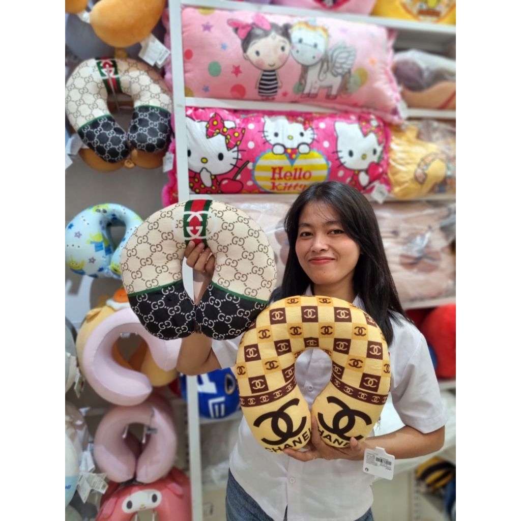 Miniso Bantal Leher Cannel dan Gucci Lucu