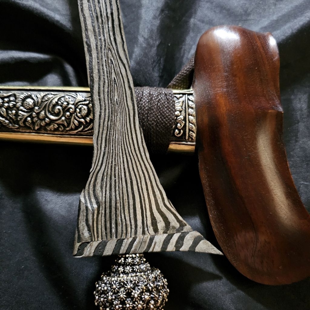 Keris Brojol Pamor Junjung Derajat I