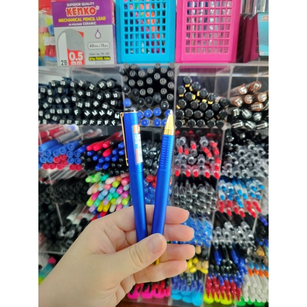 

Pena Gel Evercross Biru (1.0)