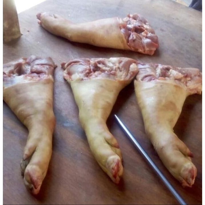 

Kaki Babi Utuh – Whole Pork Knuckle (Front Leg) ±1.2 kg