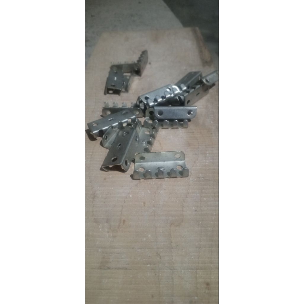 Kaitan per tremolo gitar