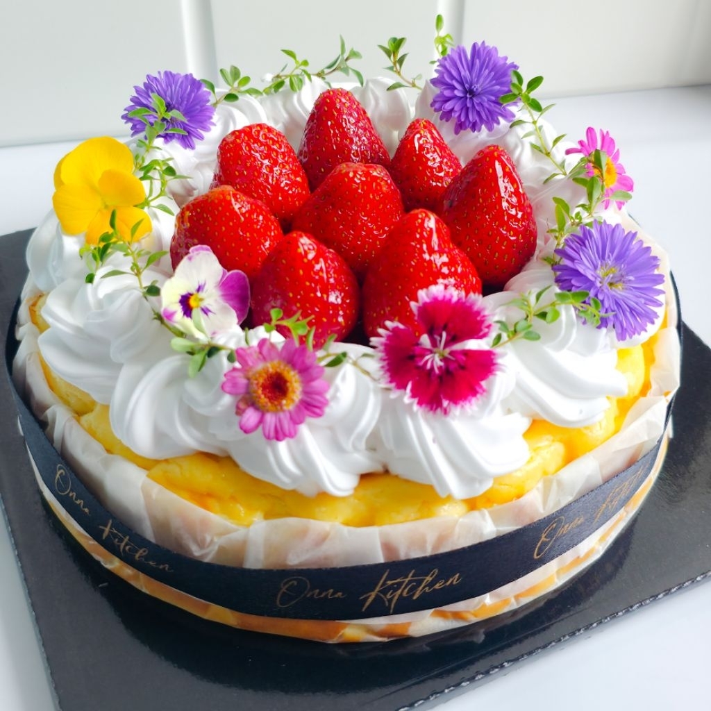 

Gluten Free Burnt Cheese Cake Strawberry Cream