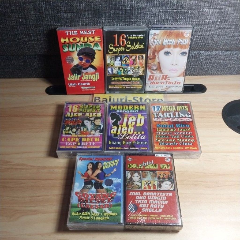Kaset Pita "Inul Daratista"  "The Best House Sunda"  "Modern Dangdut"  "17 Mega Hits Tarling"  "16 S