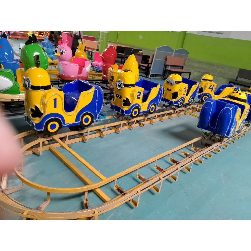 odong kereta lantai Minion mini