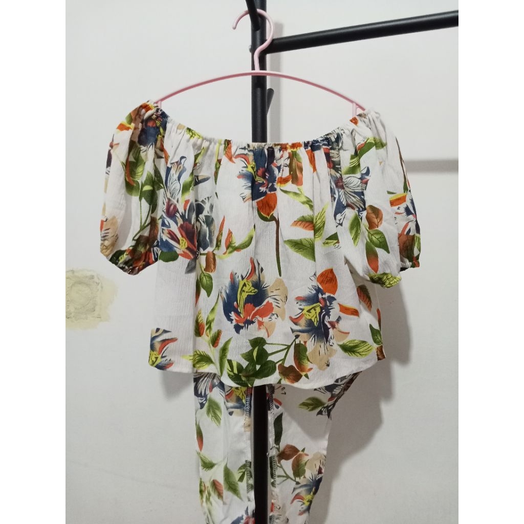 PRELOVED BLOUSE SABRINA BUNGA BUNGA