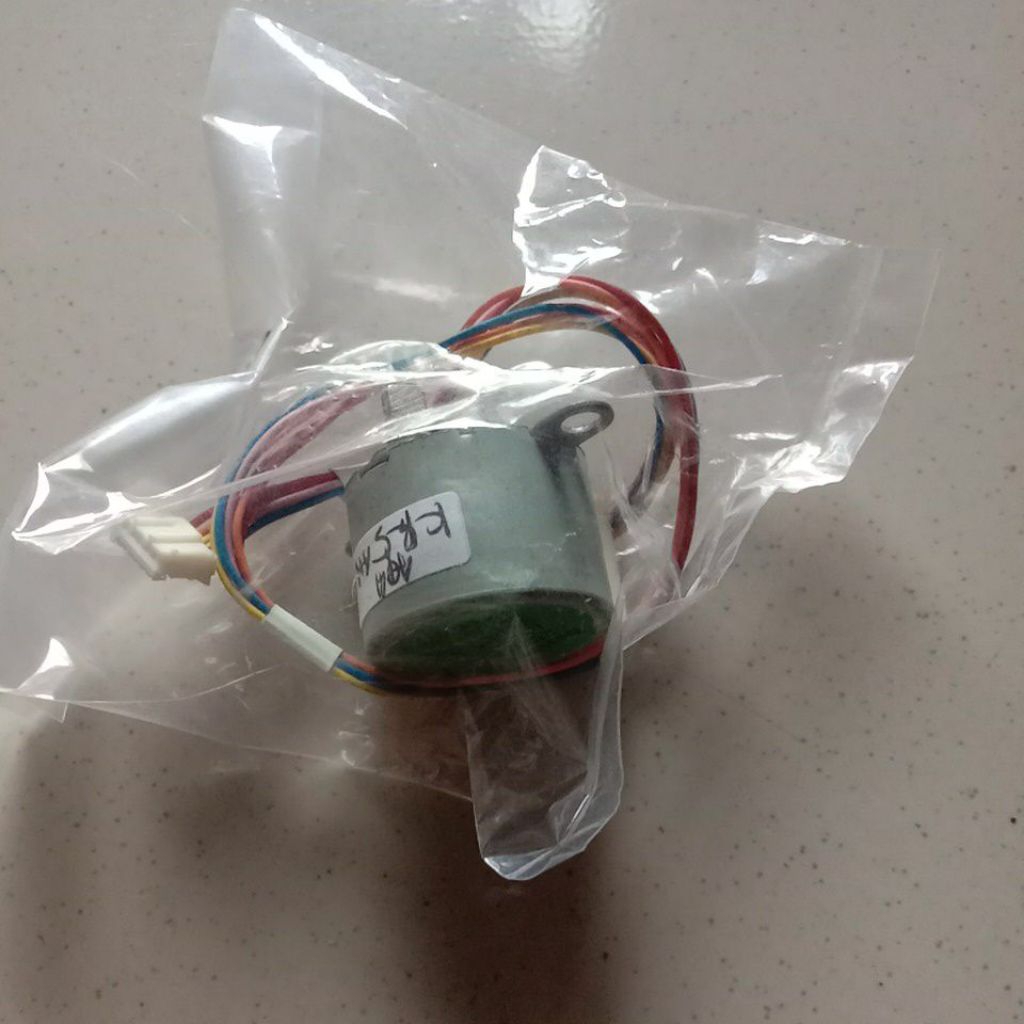 motor swing indoor AC merk Aqua model AQA KR5ANR