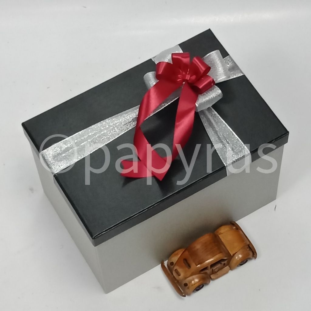 

PAPYRUS Kombinasi 20x30 Tinggi 30cm Kotak Kado Gift Box V1