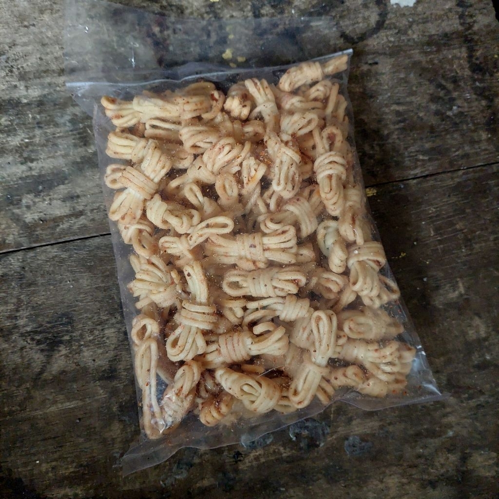 

cemilan krupuk seblak pita pedes 250 gram