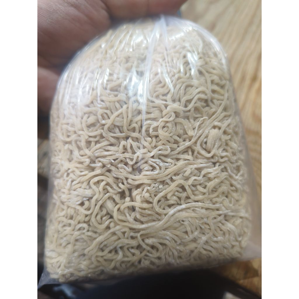 

mie mentah tipis mie bangka