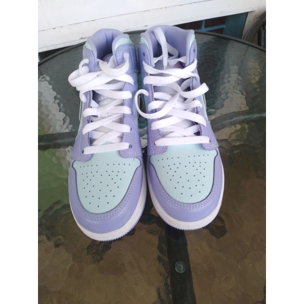 NIKE AIR JORDAN 1 MID PURPLE PULSE