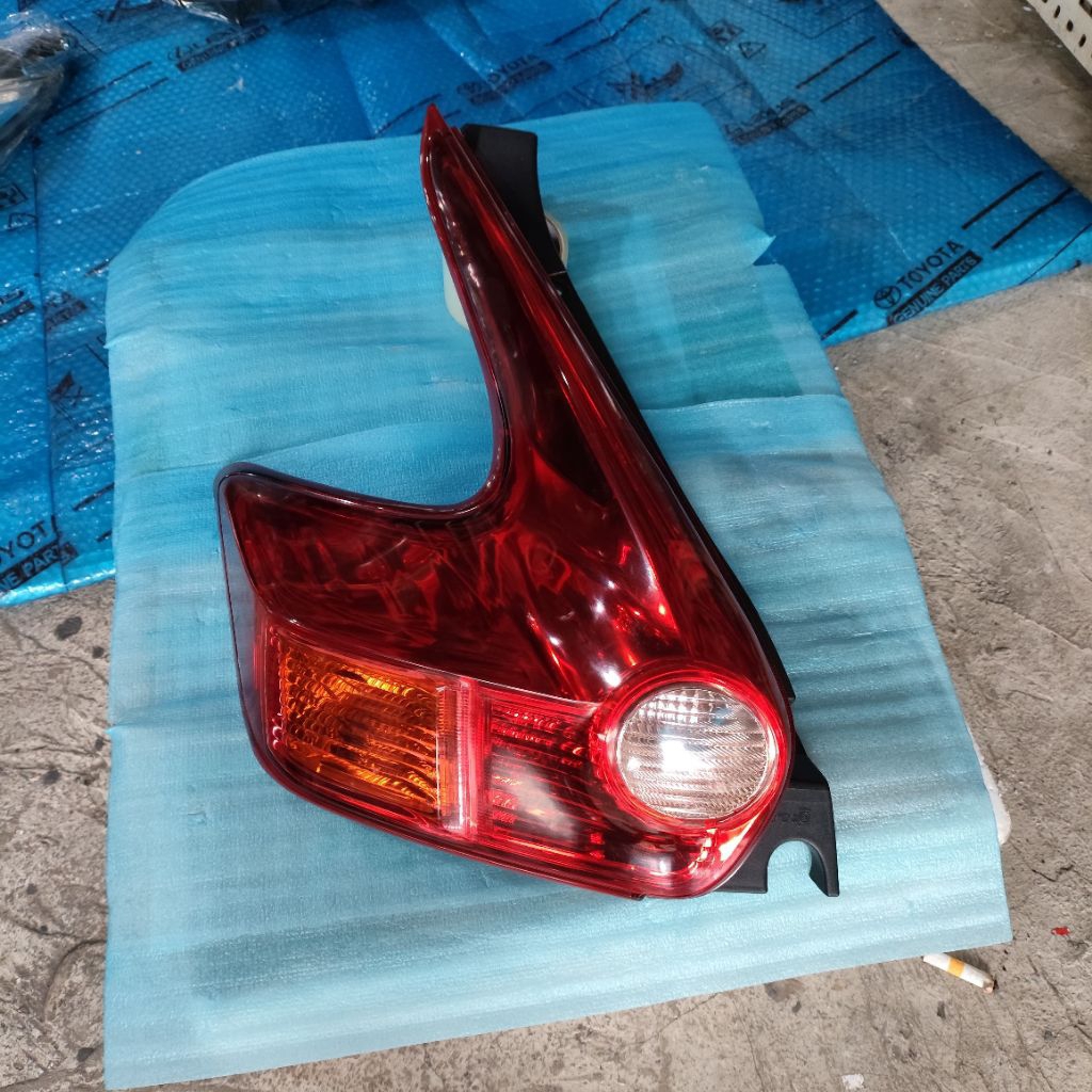 jual setoplamp lampu belakang (Nissan Juke) original,2011/2013