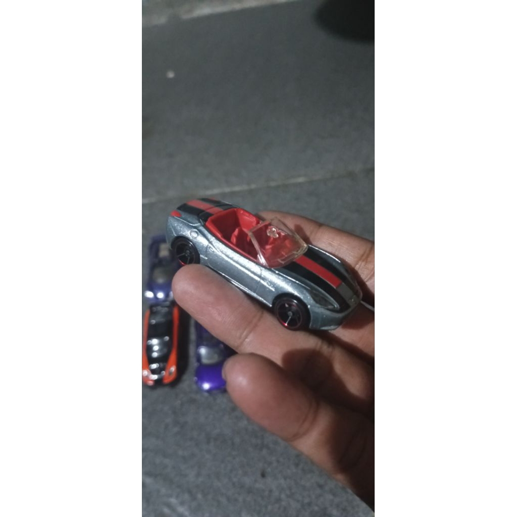Hotwheels loose ferrari campur
