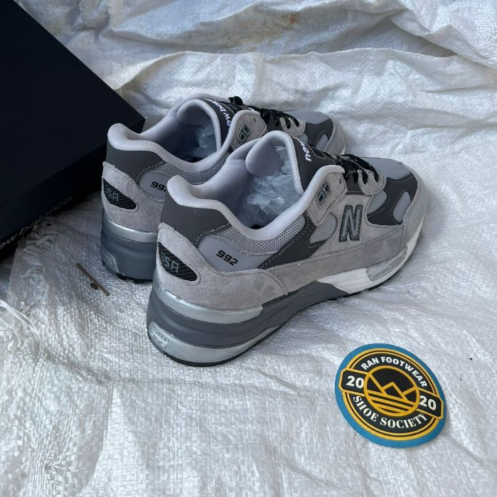 Bergaransi Sepatu Retro Sneakers Enbi 992_993 Usa Trainers White Gray - Spatu Running Pria Wanita