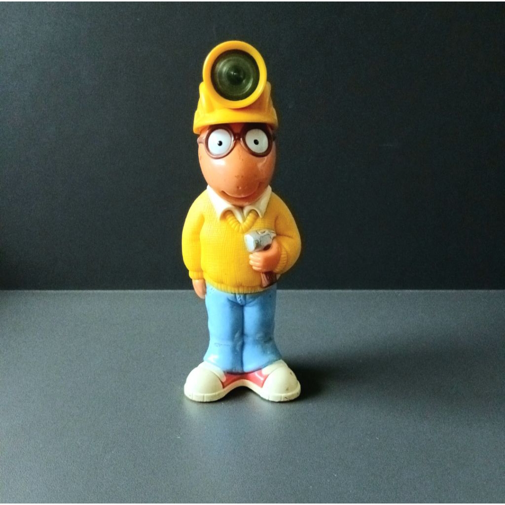 mainan figure Arthur Marc Brown