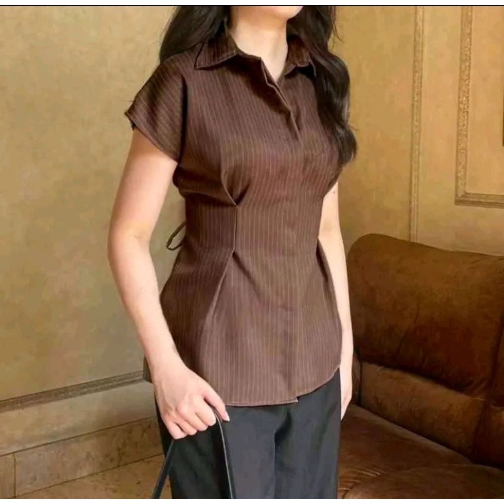 Atasan Kerja Wanita Lengan Pendek Pinstripe /Kemeja Wispie Semiwool Premium Slim Fit Korean Style