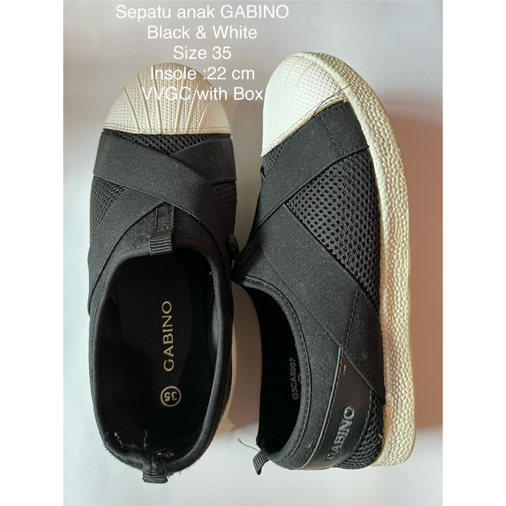 PRELOVED sepatu anak perempuan GABINO size 35 ( insole 22 cm ) hitam putih sekolah slip on