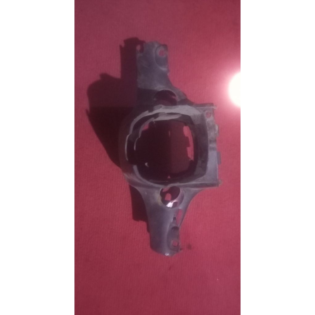 batok/ totok depan bagian bawah yamaha v80