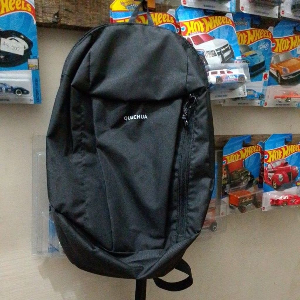 Tas Brand Quechua Hitam Forclaz Compact slim bag 10 Liter