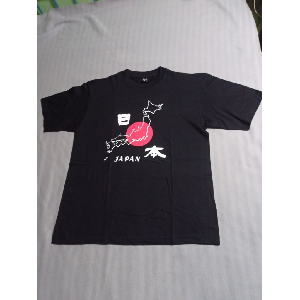 Kaos dewasa motif Pulau Jepang. Made in Japan.