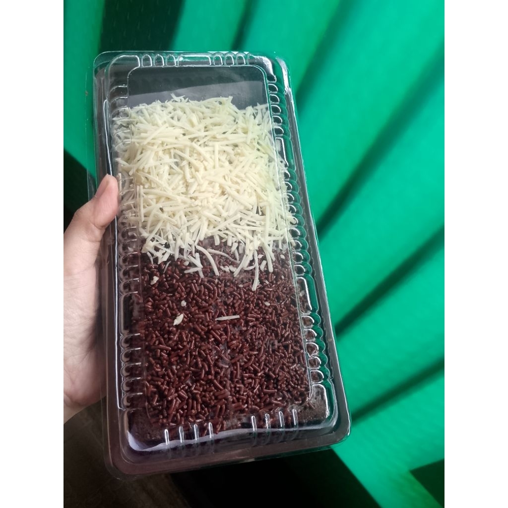 

Brownis Kukus Toping Coklat Ceres + Keju