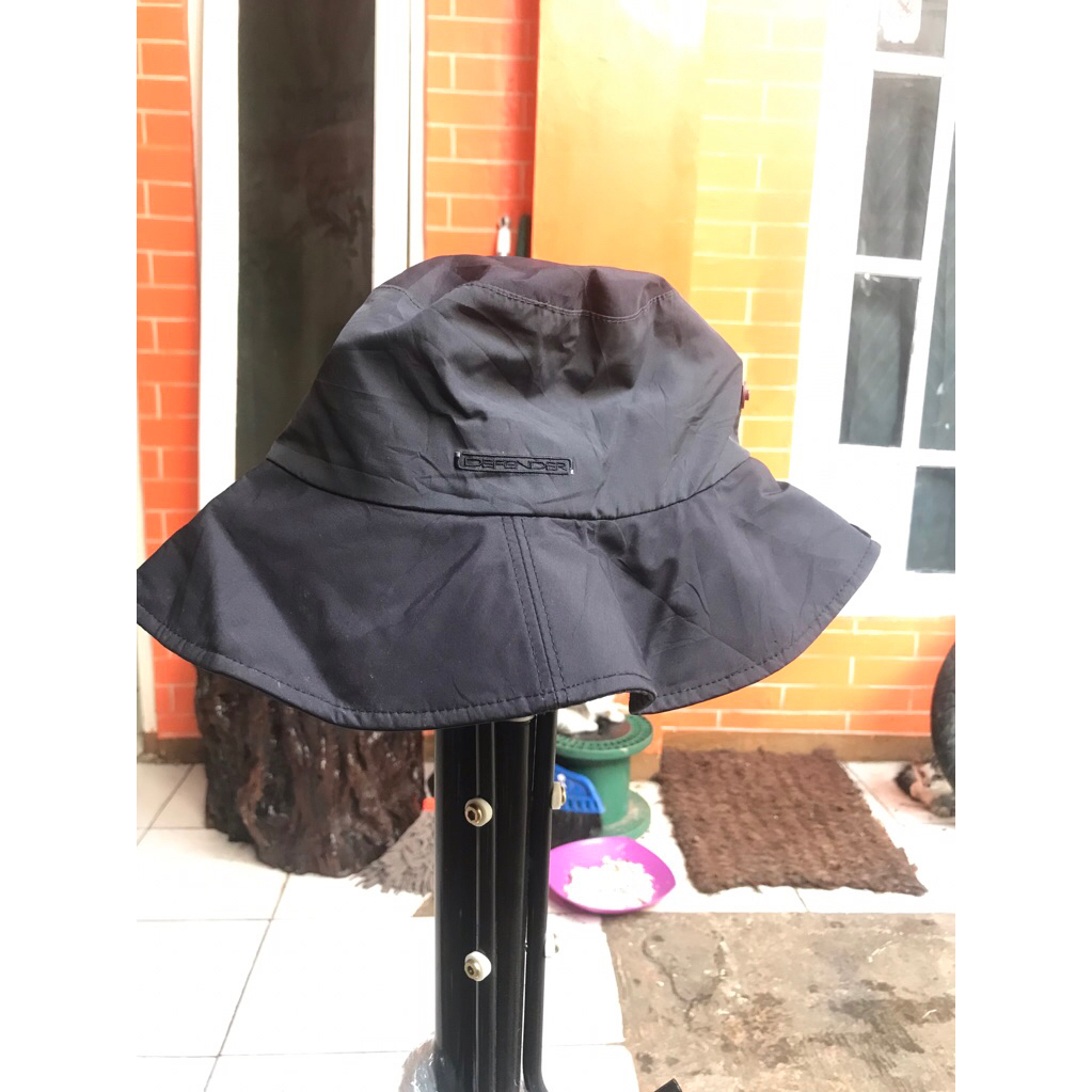 Topi thrifting Bucket defender