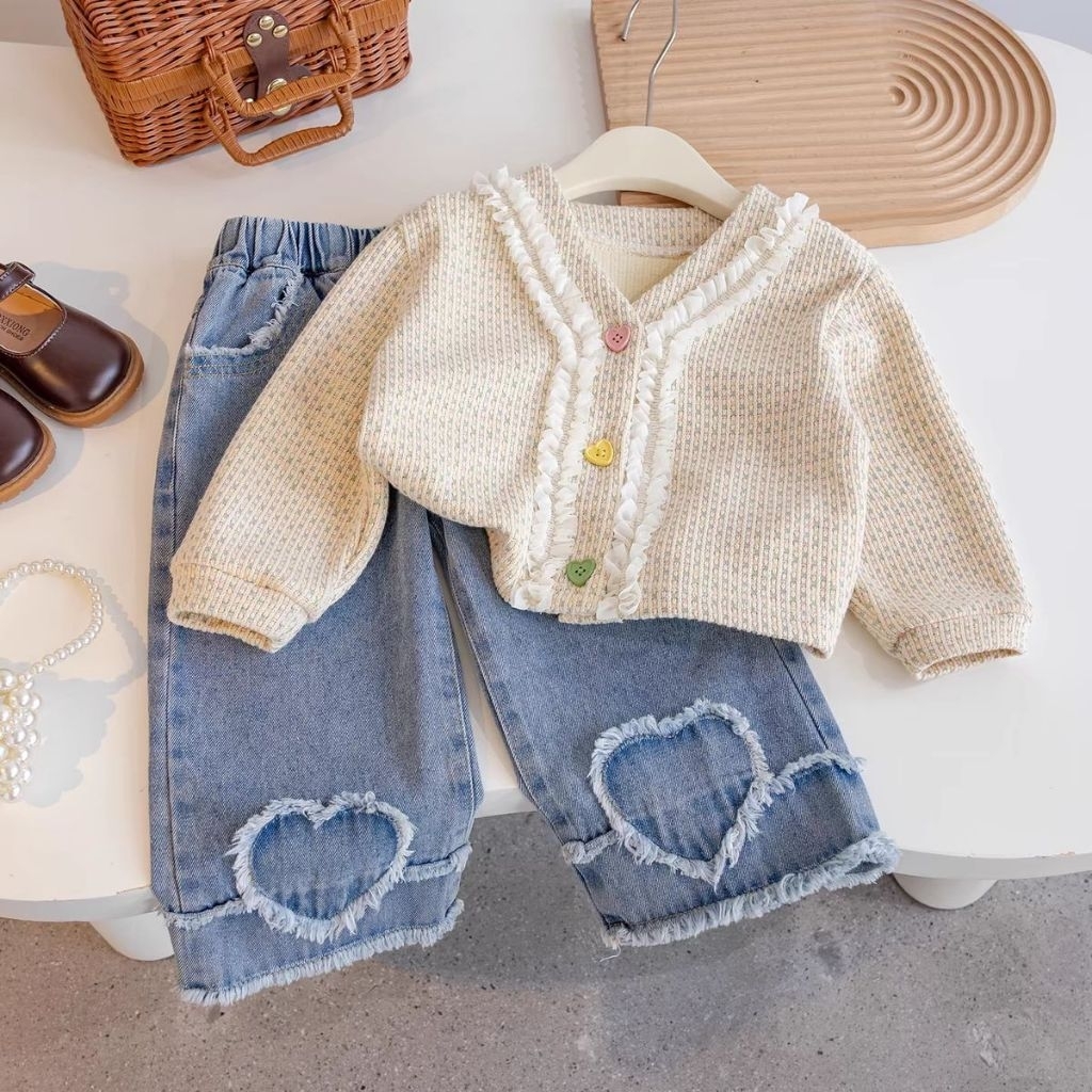 Setelan Anak Cewek Sweater Kancing Warna dengan Jeans Motif Hati