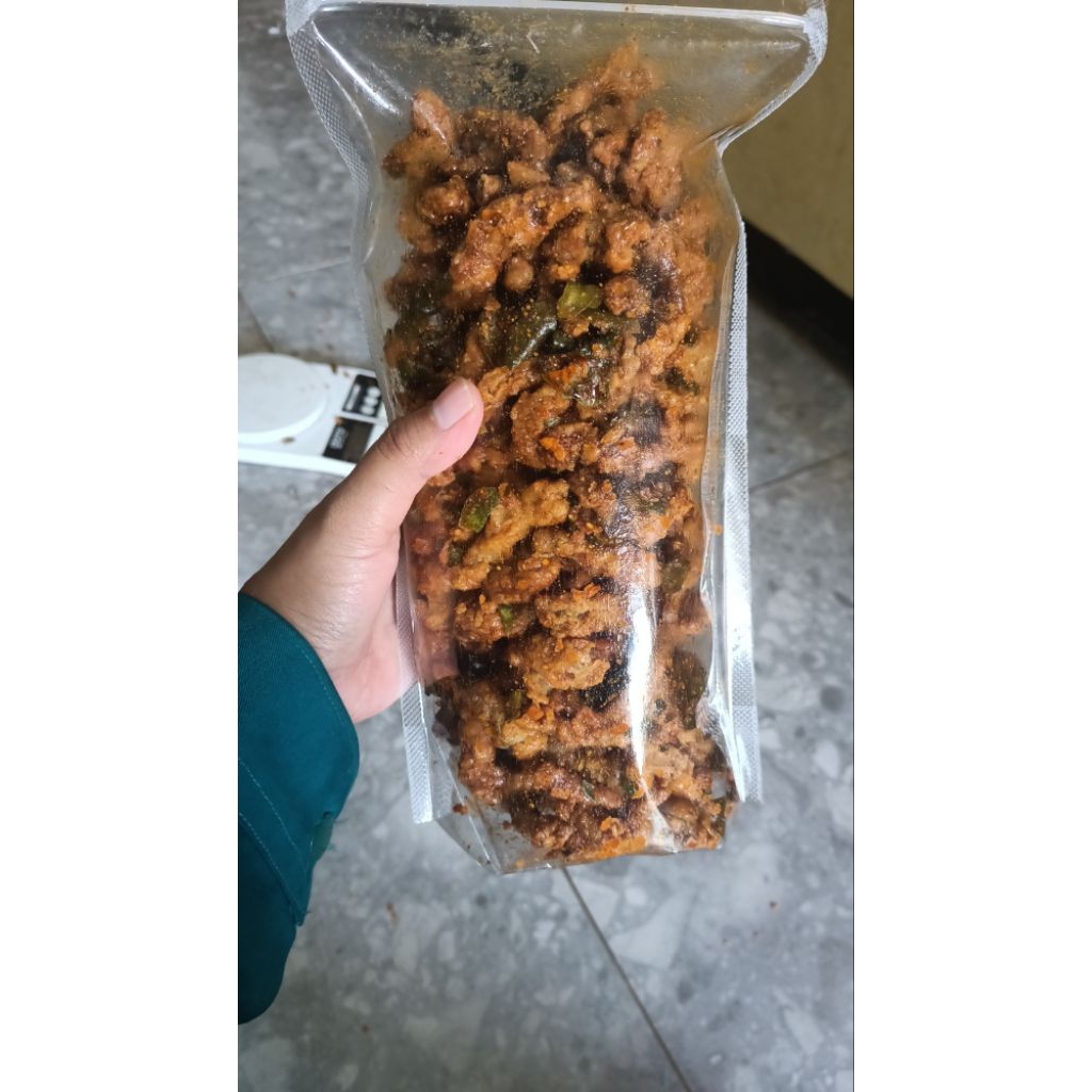 

USUS KRISPI PEDAS DAUN JERUK & ASIN DAUN JERUK