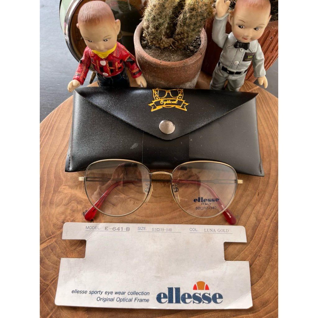 Vintage oval round glasses/Vintage frame 70s Brand: ELLESSE Italy Made in Japan Color: Luna Gold Siz