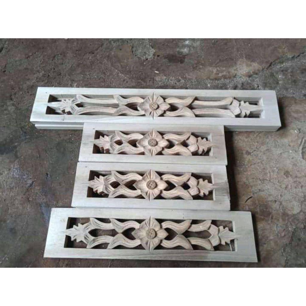 Loster . Ukiran Kayu Pentilasi Udara Rumah ( Bentuk Mahkota)