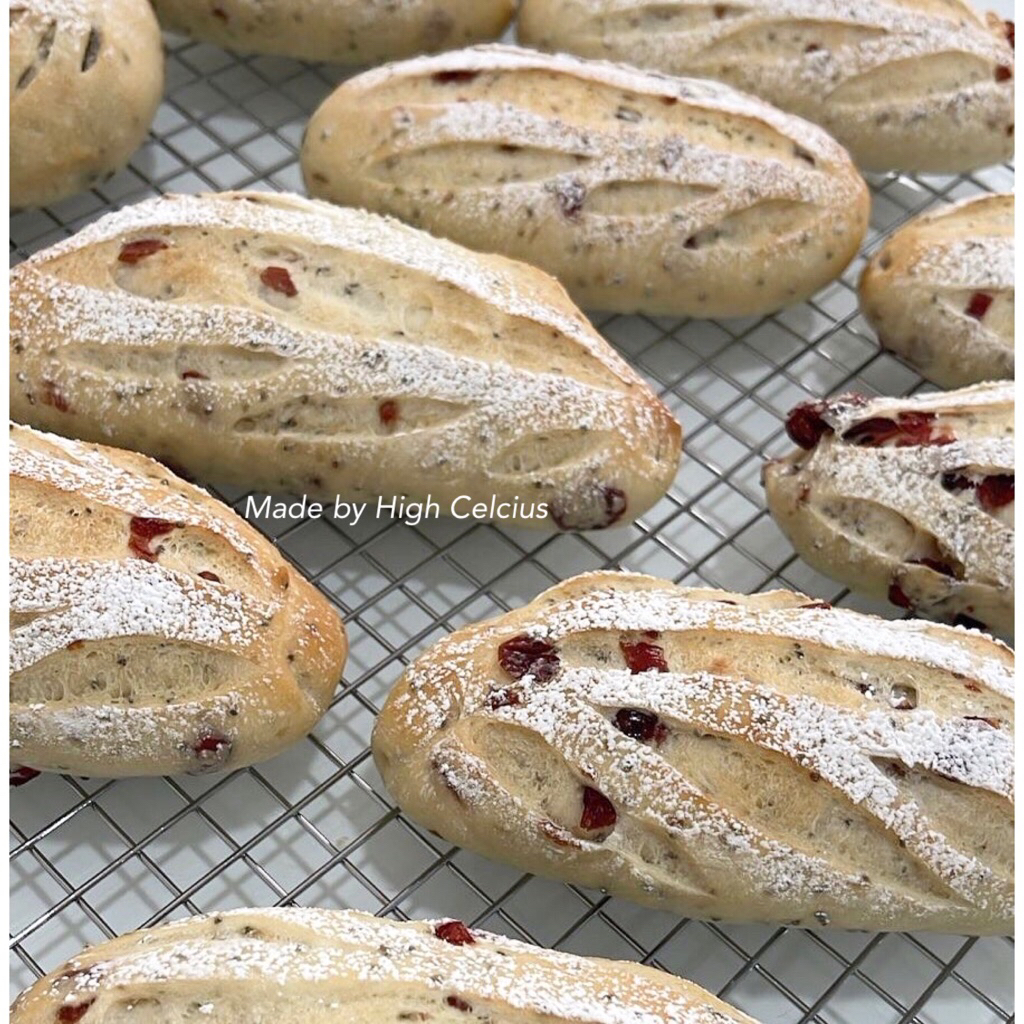 

cranberry cream cheese sourdough bread roti halal sehat roti diet sour dough choco chips sourdough classic chocolate coklat roti snack makanan cemilan camilan bandung viral krim keju cream kuliner roti gandum roti less gluten low fat low sugar