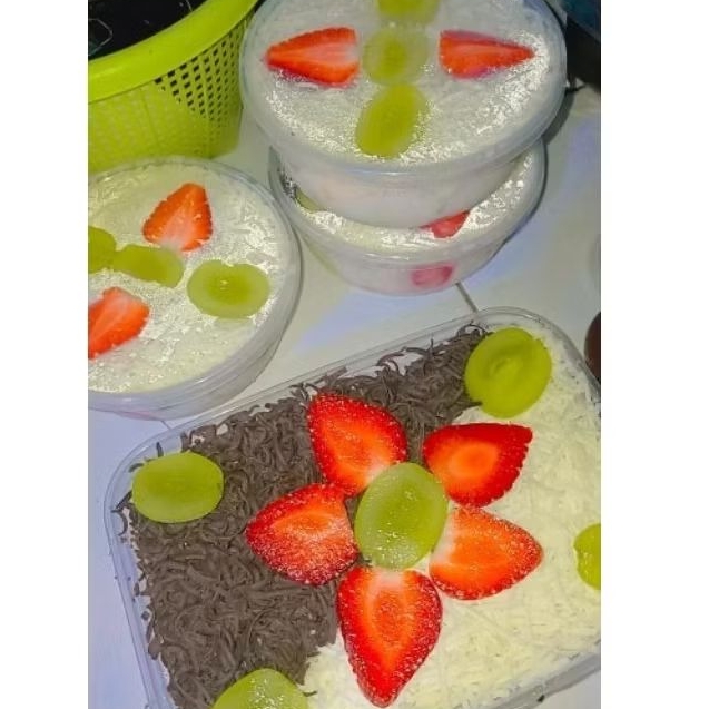 

salad buah ara segar ukuran 300 ml / 400 ml / 650 ml