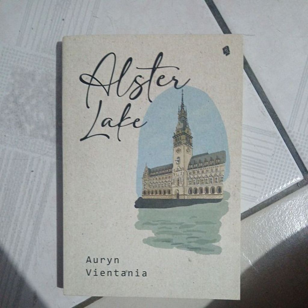 Novel Alster Lake Preloved