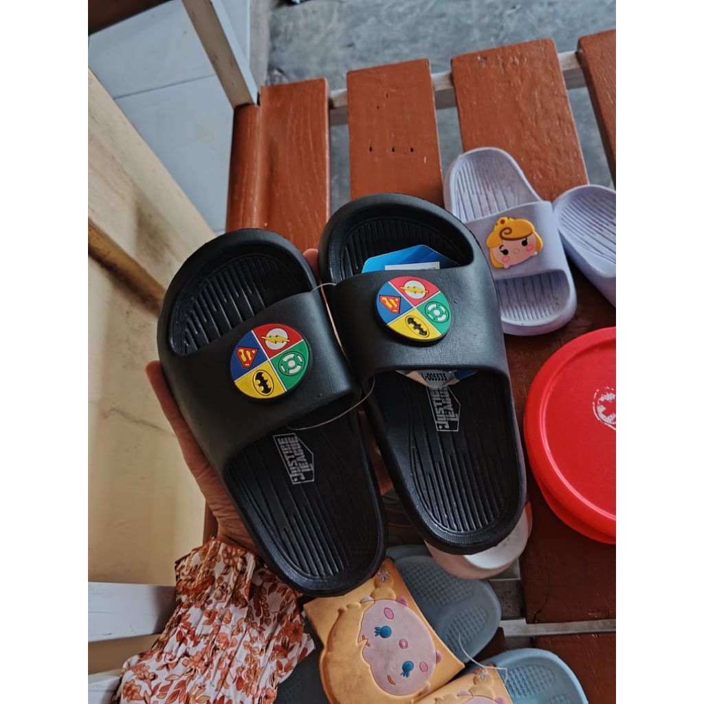 sendal anak Justice league