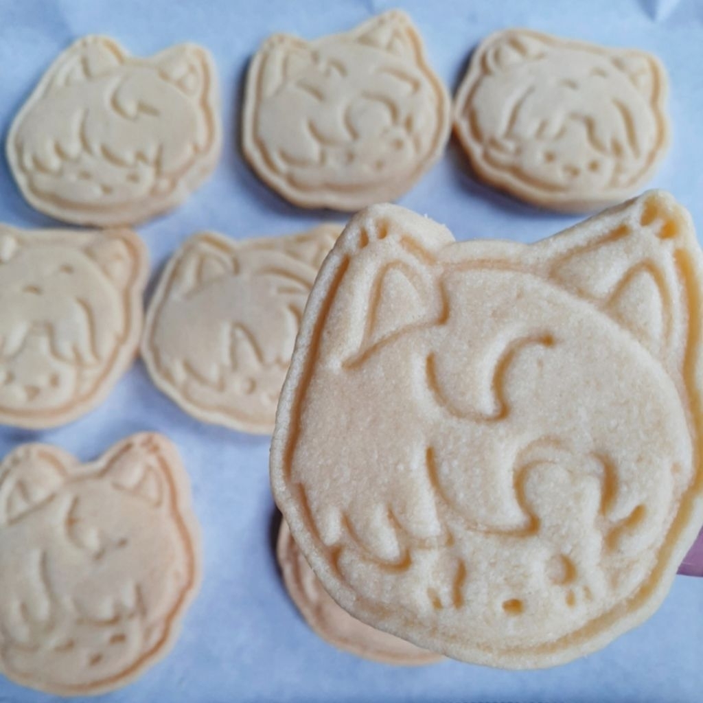 

Love and Deepspaace Cookies Kitty ver