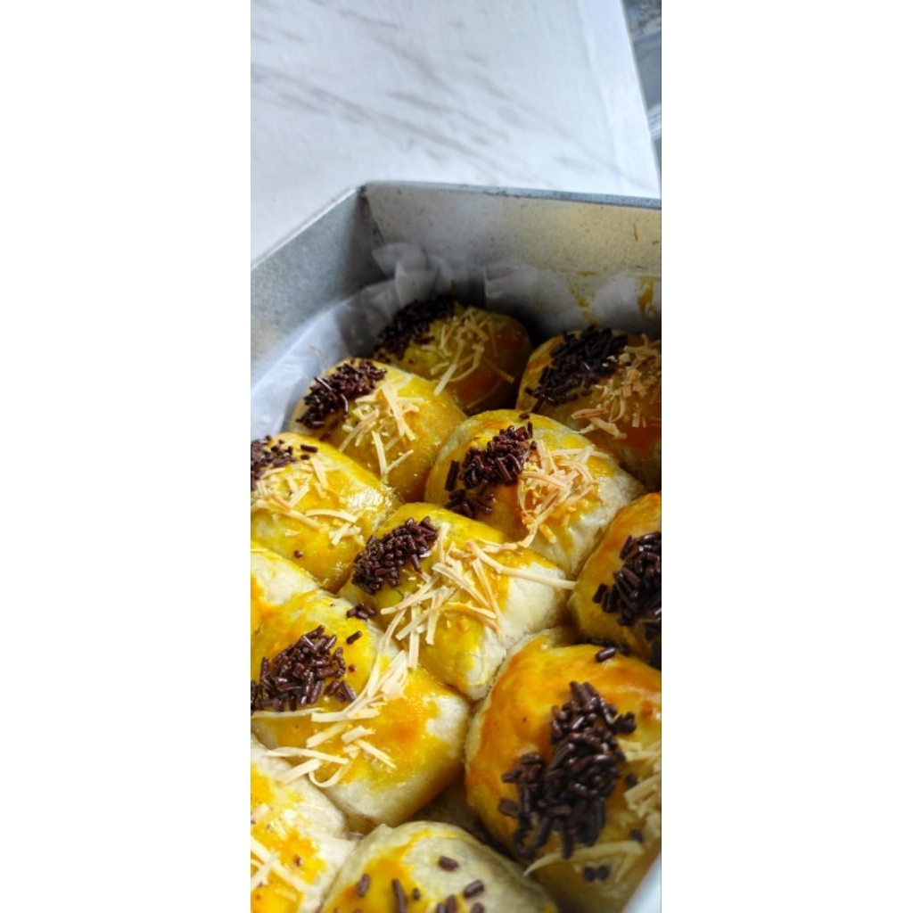 

Bolen Pisang Keju Coklat Bolen Bandung Mix Coklat dan Keju Enak Murah Fresh From Oven Made by Order