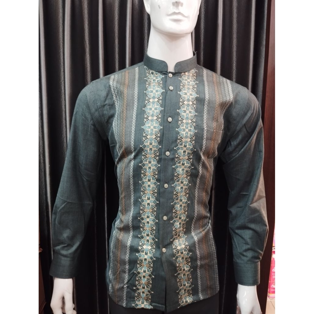 Alisan Baju Muslim/Koko Pria Hijau Lumut Motif Bordir Lengan Panjang Reguler