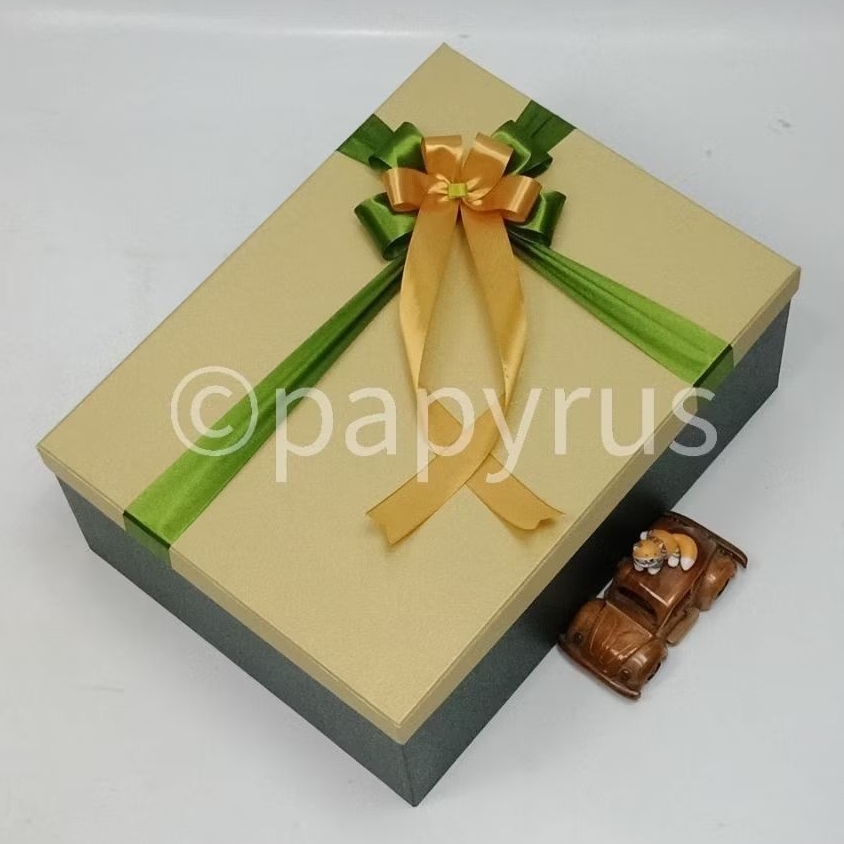 

PAPYRUS Kombinasi 30x40 Tinggi 15cm Kotak Kado Gift Box V2