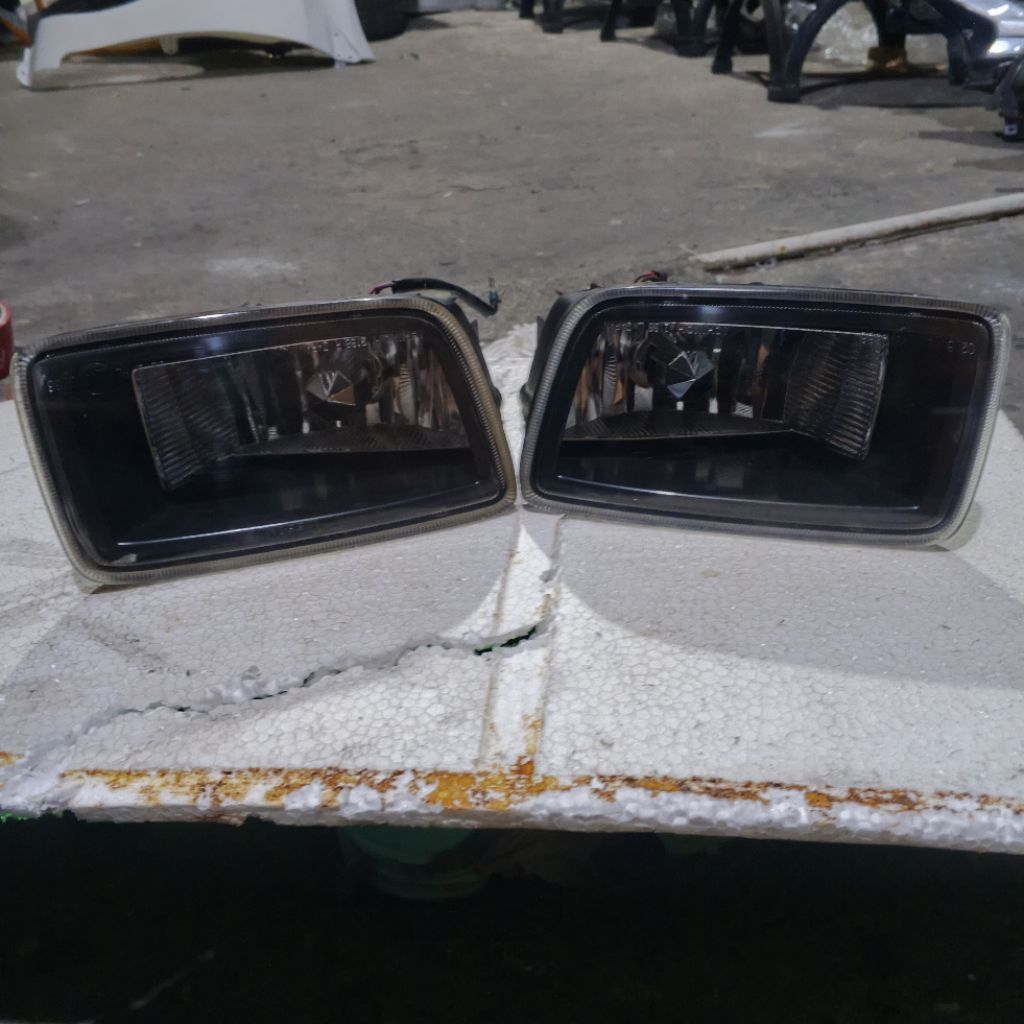 lampu kabut foglamp Nissan Serena C24