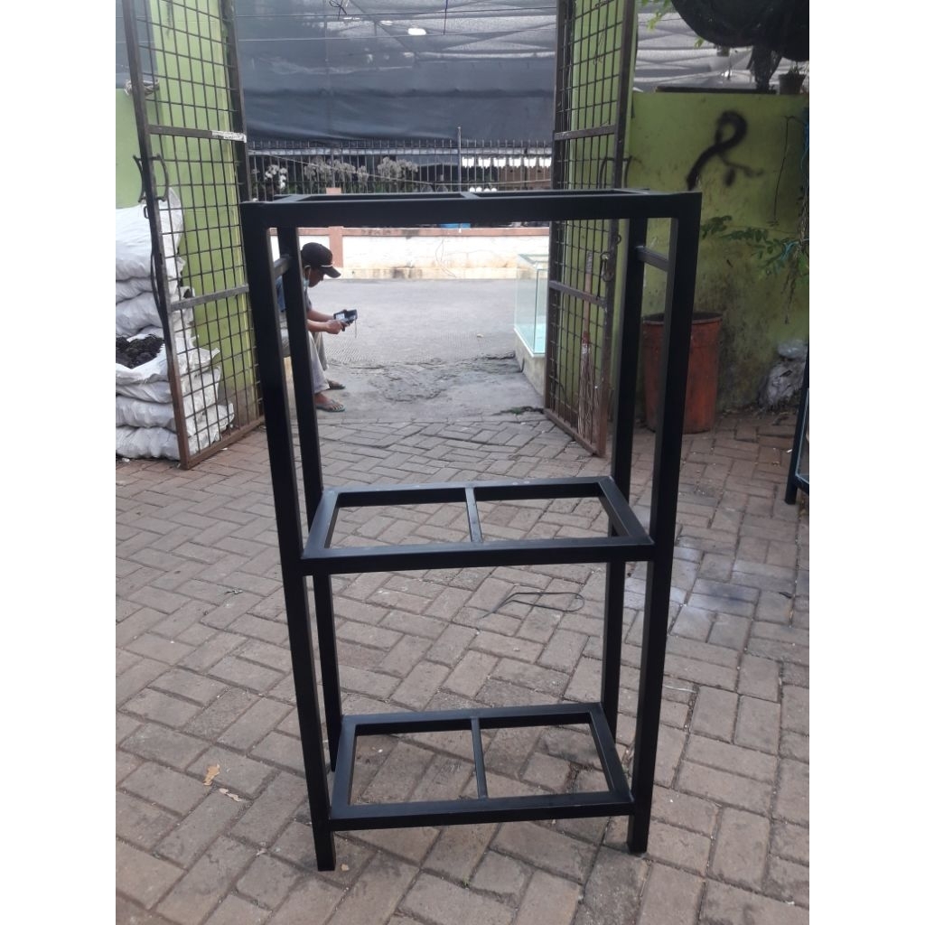 rak aquarium 60x30x110. 3 susun. besi hollo 4x4