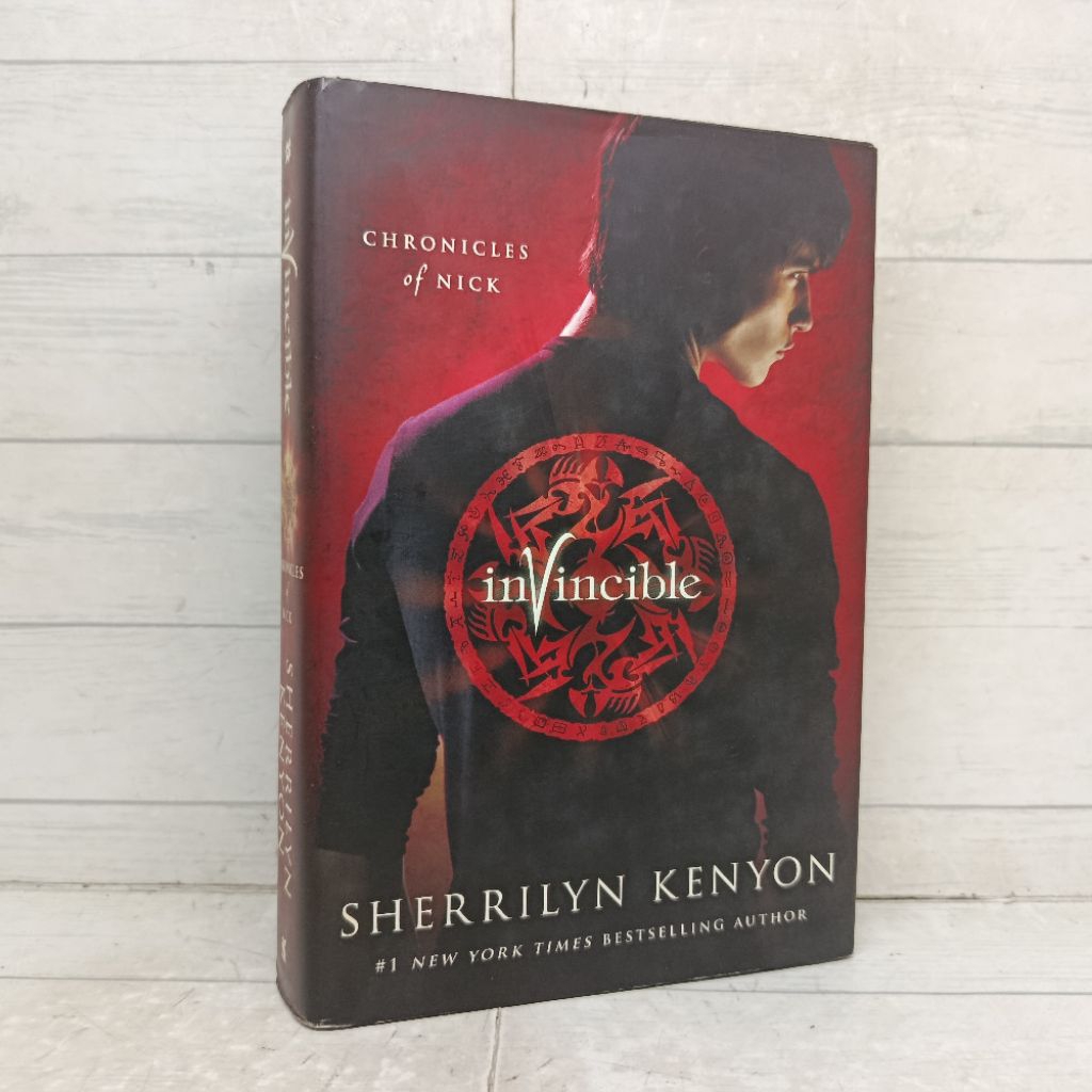 Novel Invincible Sherrilyn Kenyon Hardcover