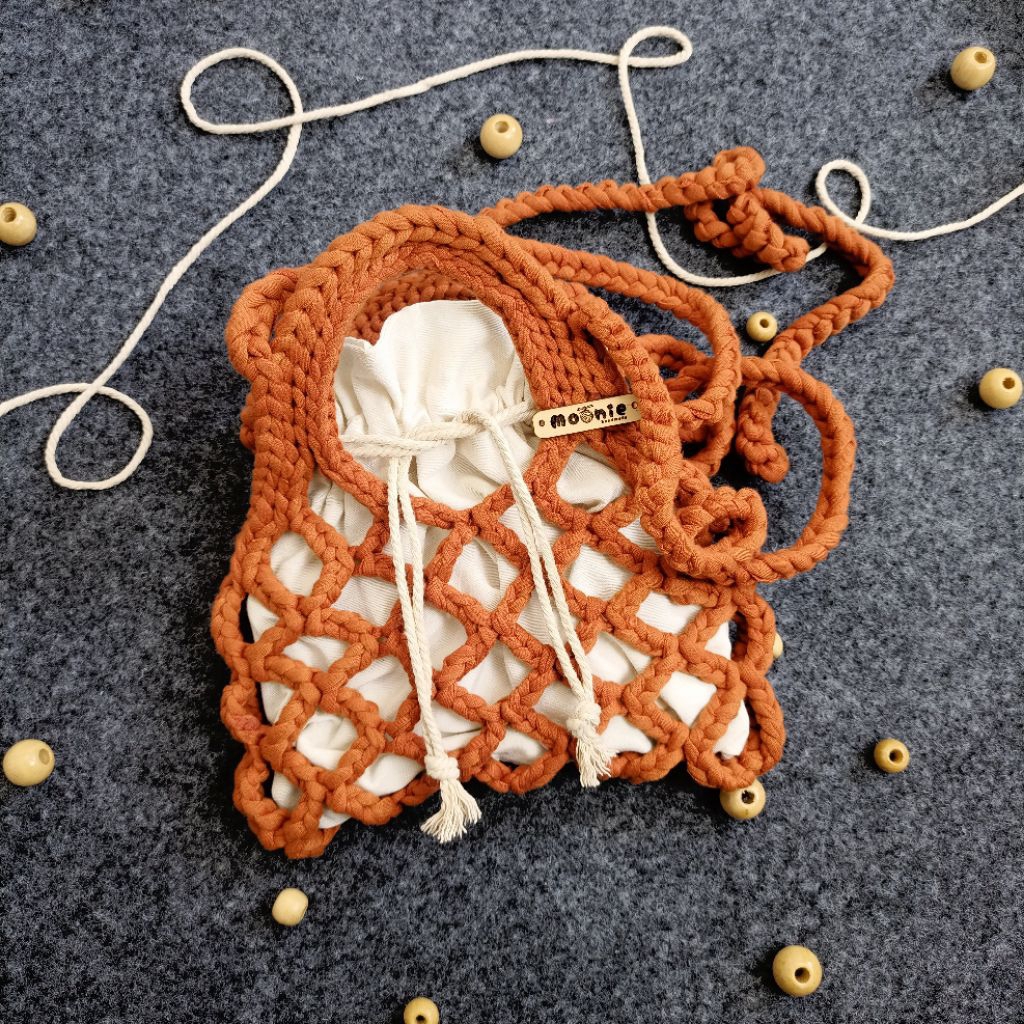 [READY] [UKURAN S] Mooniebag net crochet tas rajut wanita selempang rajut kecil anak