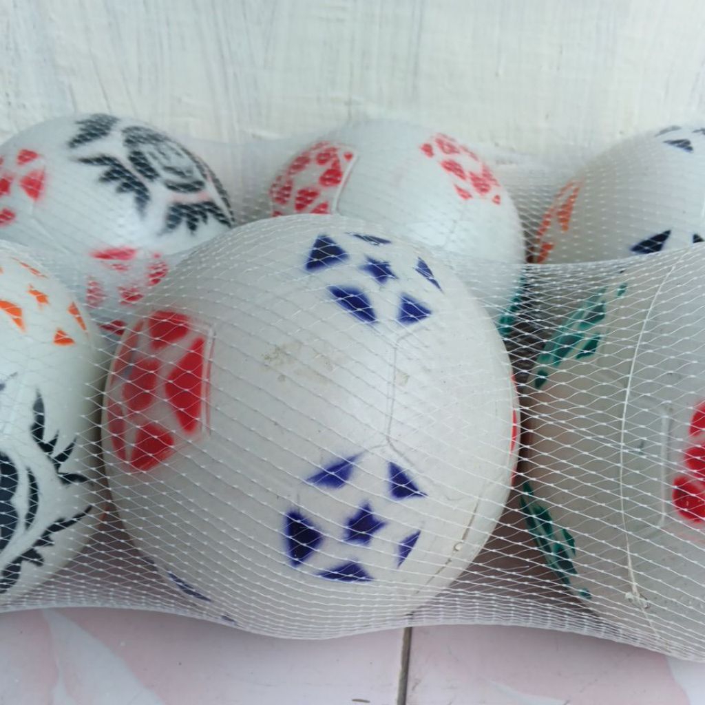 BOLA PLASTIK UKURAN KECIL