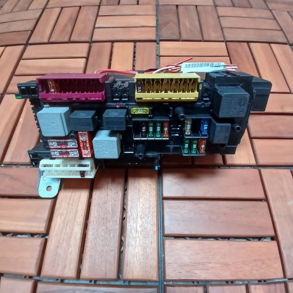 Rear Sam W204 Fuse Sekring Box Mercedes Benz W204