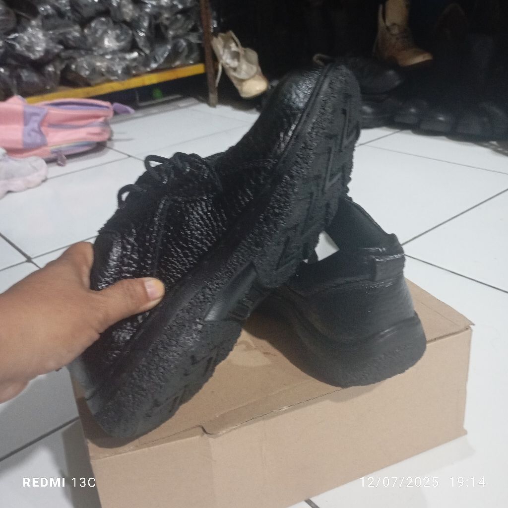 Sepatu Septy PREDATOR ujung besi