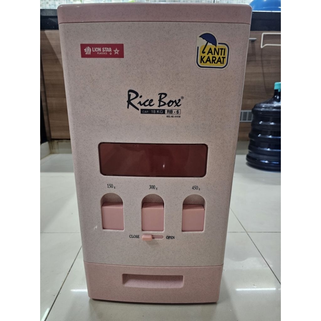 Lion Star Rice Box tempat beras